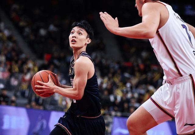 广东队在全国篮球锦标赛中打出逆转，被誉为观众齐声高喊的简单介绍