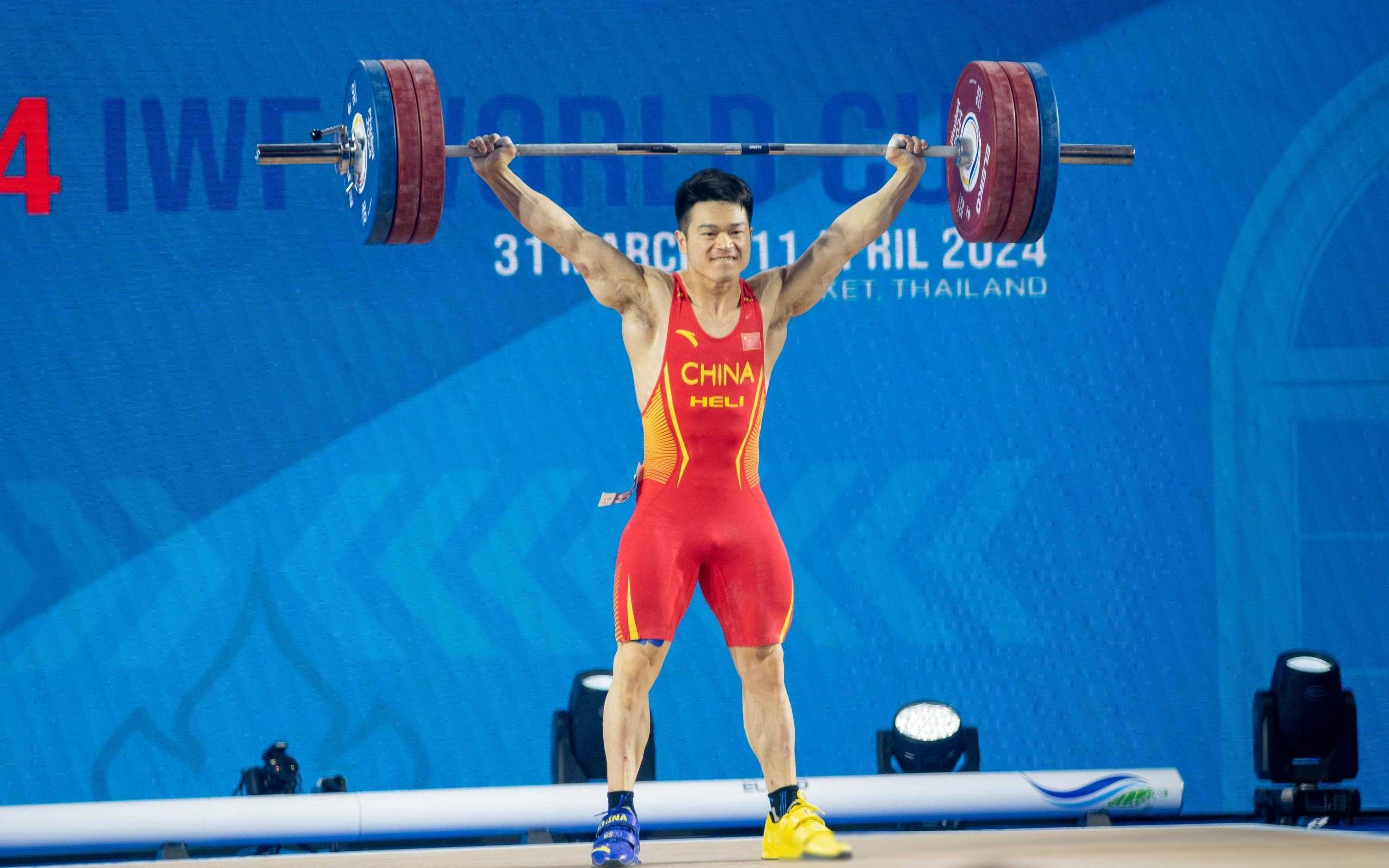 关于运动员展现不懈拼搏精神，篮球勇者就在赛场的信息