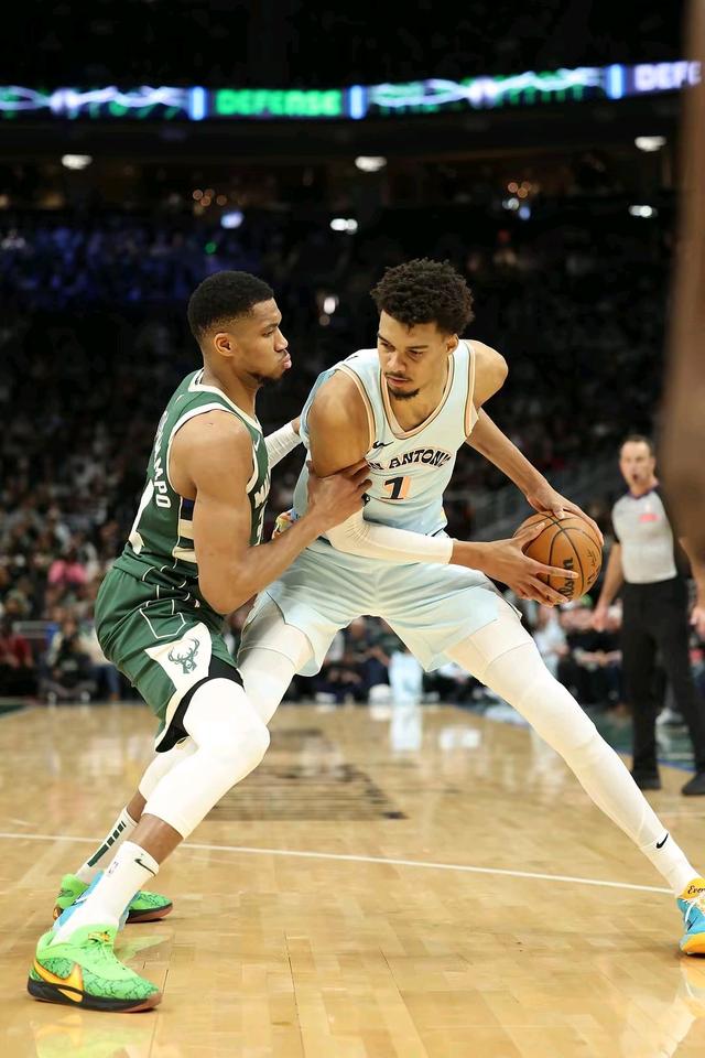 1xBit体育电竞-包含雄鹿队年轻球员表现抢眼，球队雄起气势如虹的词条