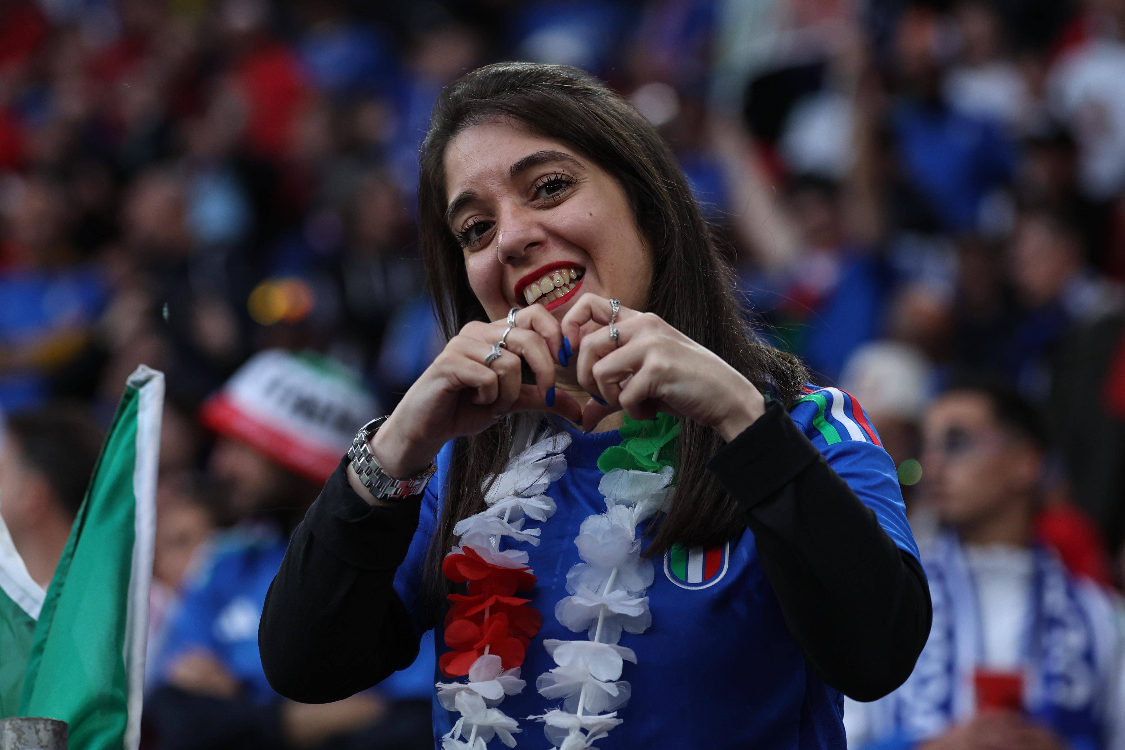 包含阿尔巴尼亚在欧洲杯资格赛中上演翻盘好戏的词条