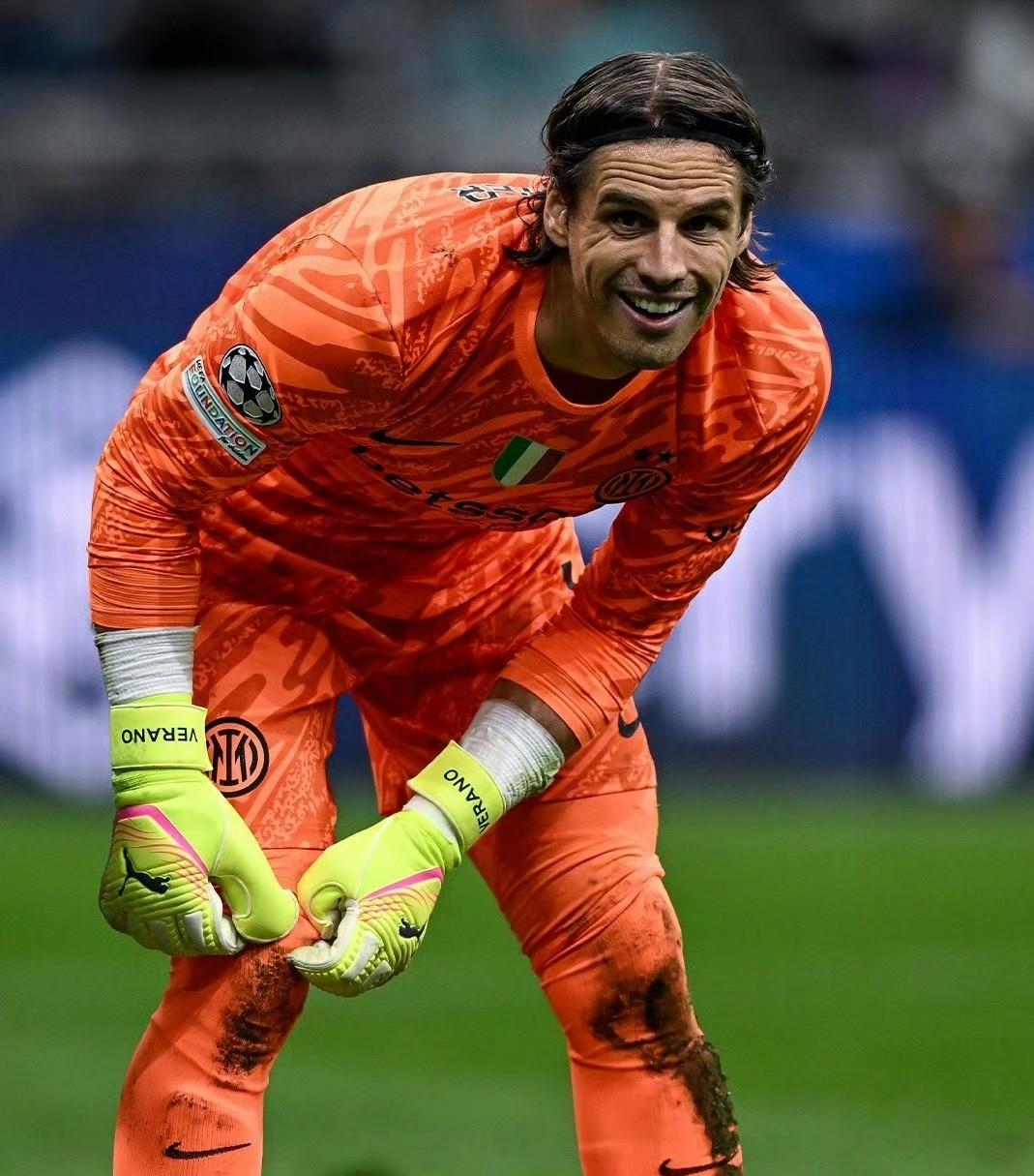 瓦伦西亚门将成关键，主队稳守反击成功