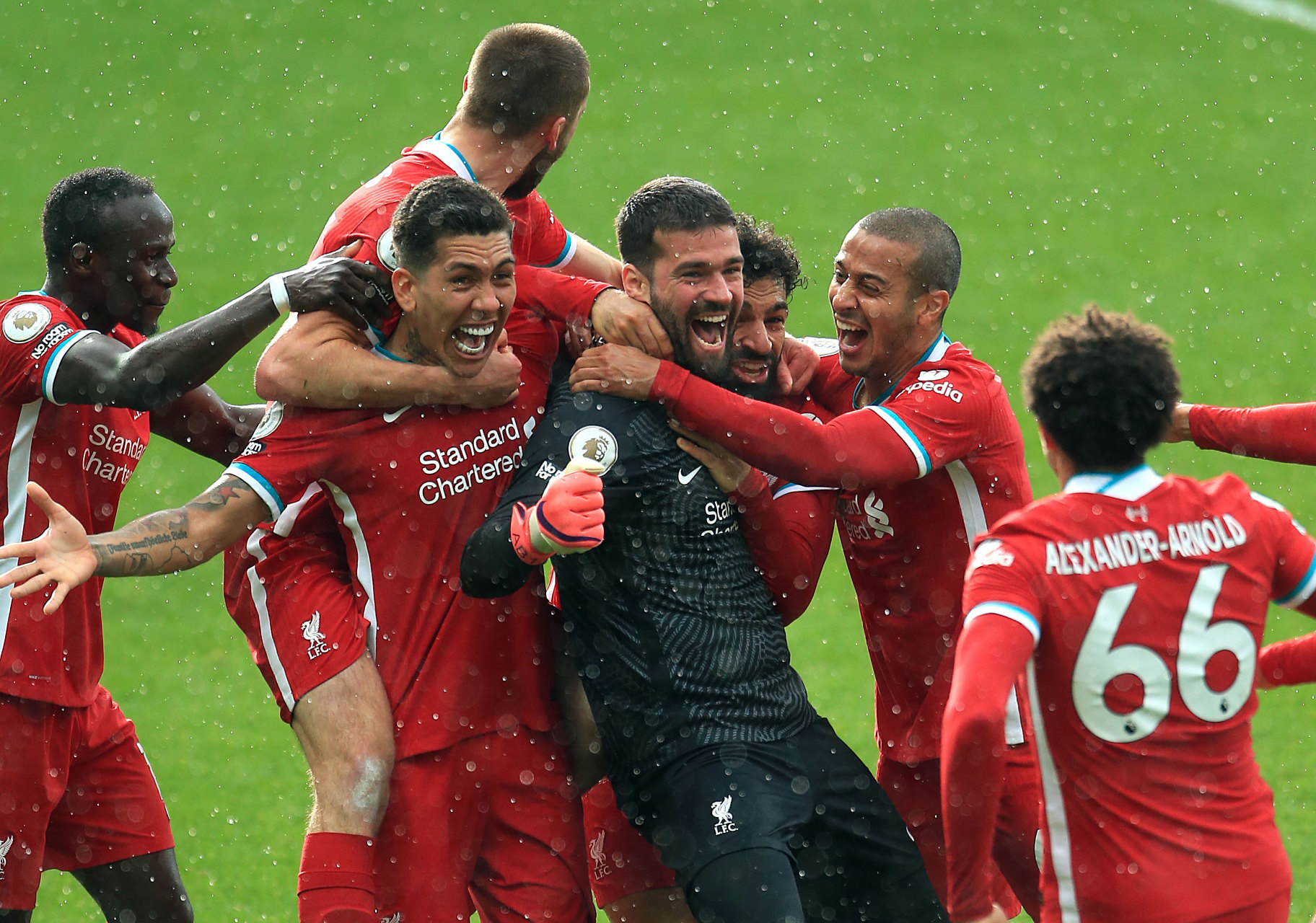 包含利物浦客场战胜西布朗，继续领跑积分榜的词条