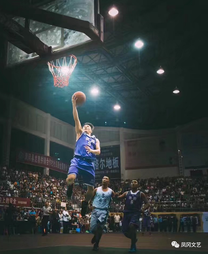 1xBit体育链接-强强对决正酣，篮球盛宴现场揭晓的简单介绍