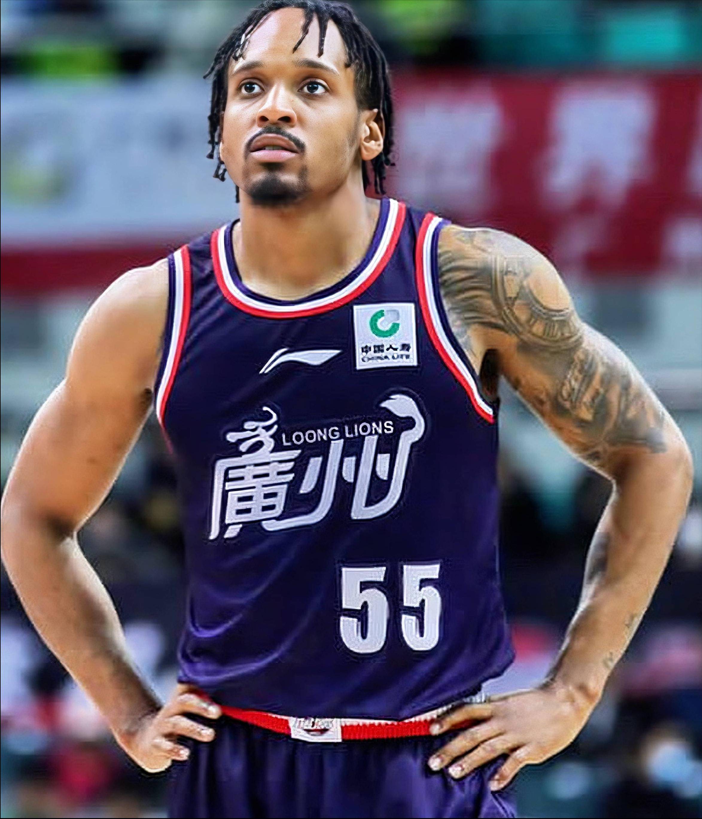 关于巴里-布朗为CBA联赛贡献三双数据的信息