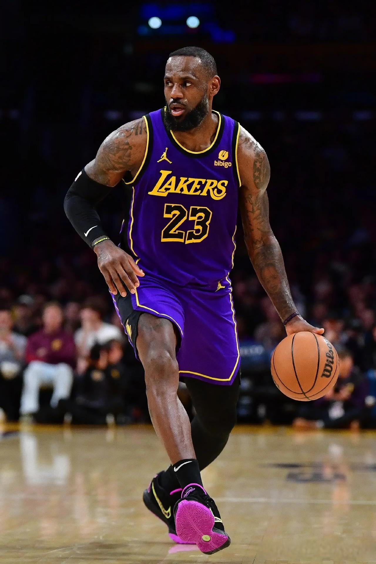 1xBit体育地址-洛杉矶湖人逆转获胜，詹姆斯决胜一击