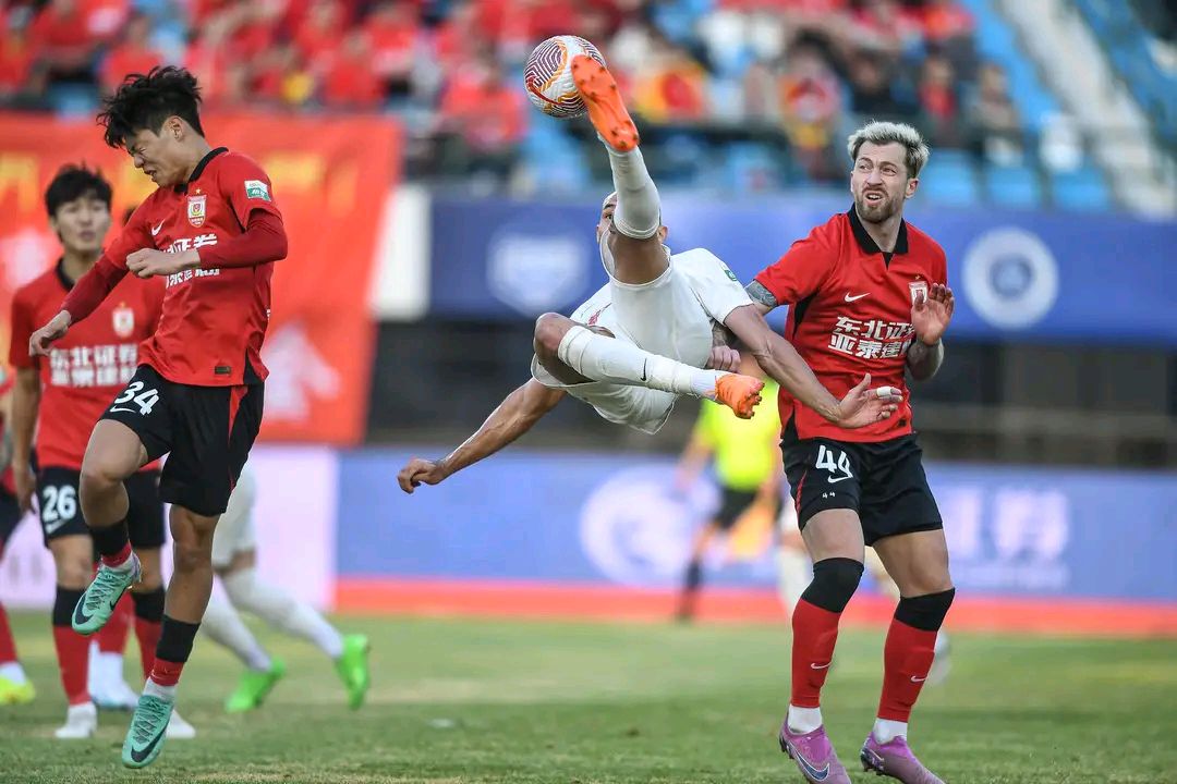 1xBit体育竞技-球队接连进球，逆天疯狂狂踩对手