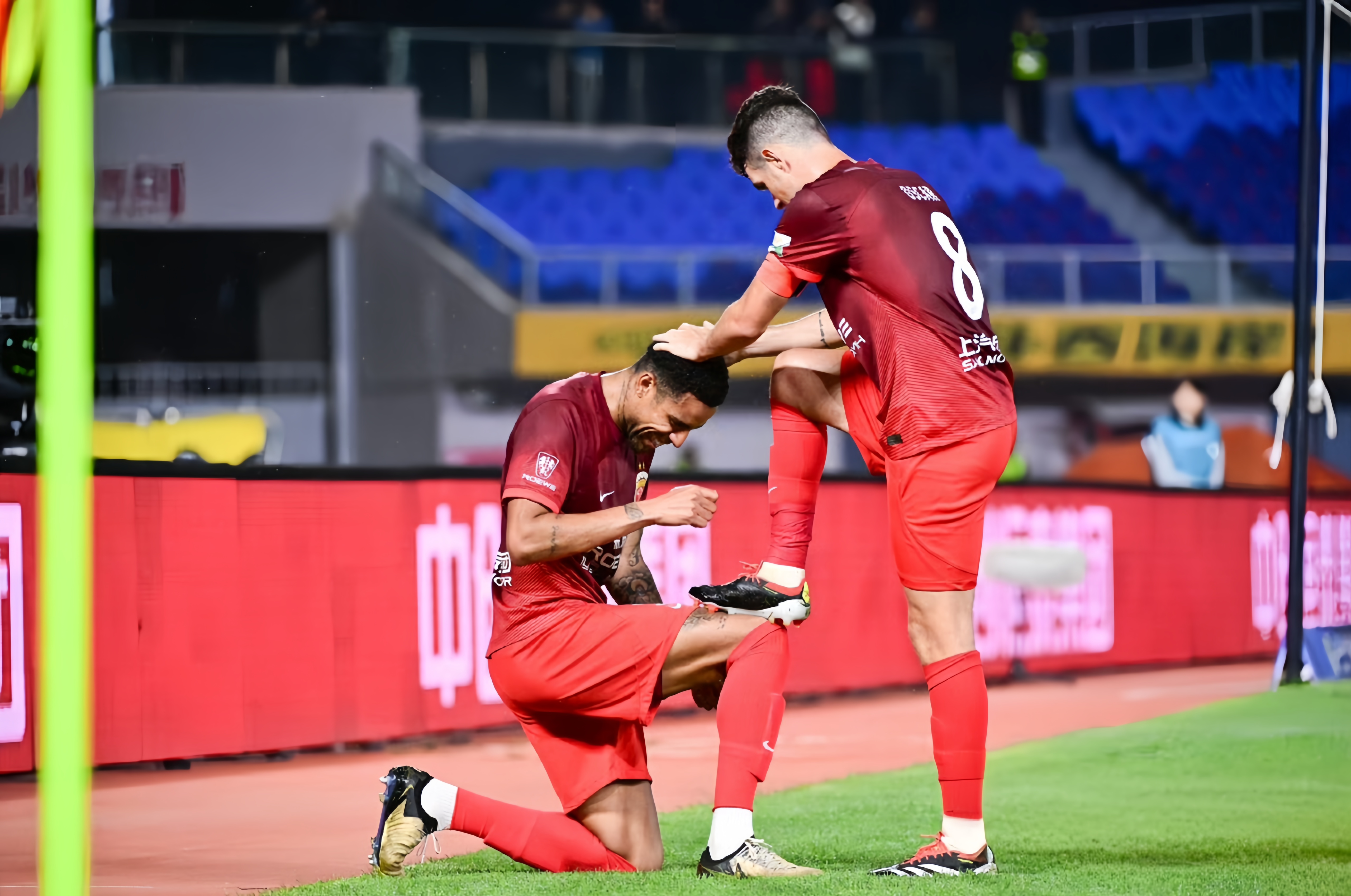 球队接连进球,逆天疯狂狂踩对手 球队接连进球,逆天疯狂狂踩对手